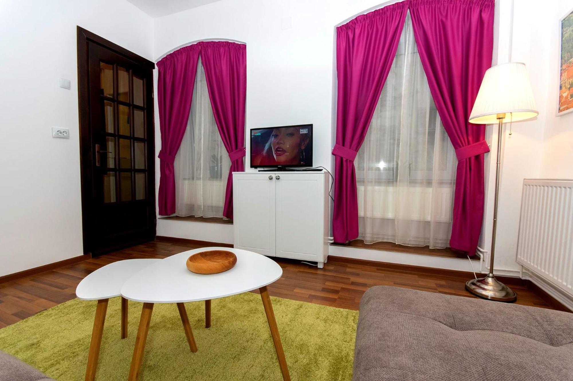 John Residence Apartment Brasov With Parking Option ภายนอก รูปภาพ